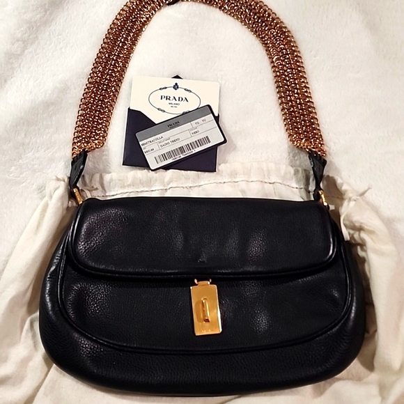 PRADA - Picture 1 of 5